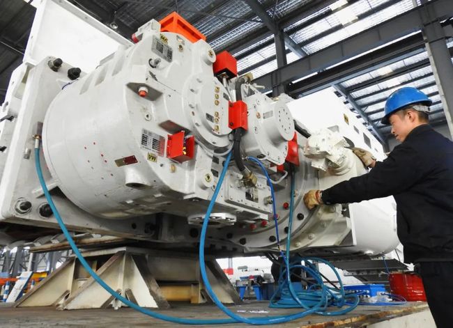 智能装备技术:刮板输送机如何通过智能化提升效率与安全,降低维护成本 智能装备技术:刮板输送机如何通过智能化提升效率与安全,降低维护成本